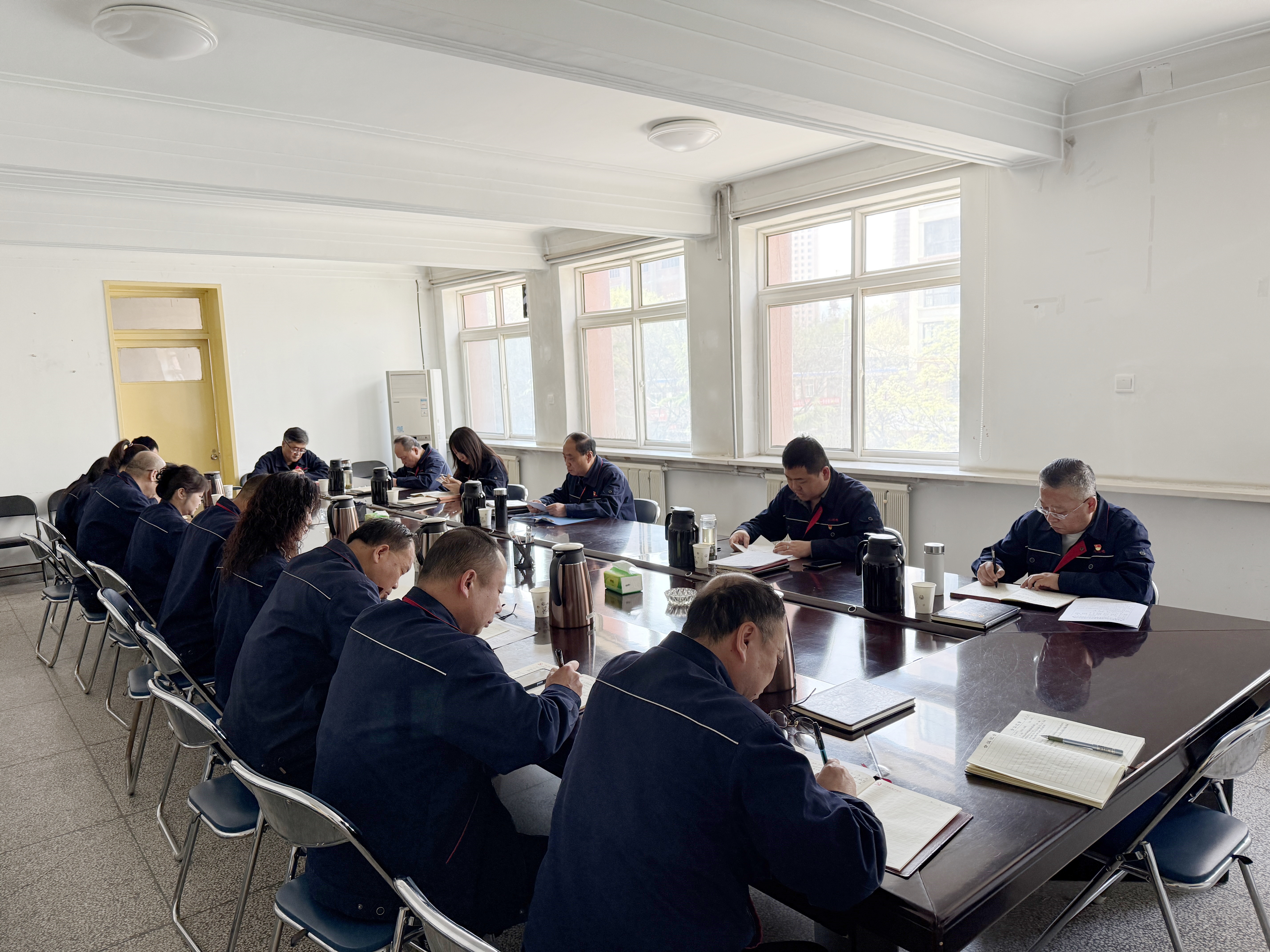 兰州兰电党委举行深入贯彻中央八项规定精神学习教育读书班第三次集中学习暨 党委理论学习中心组研讨会议